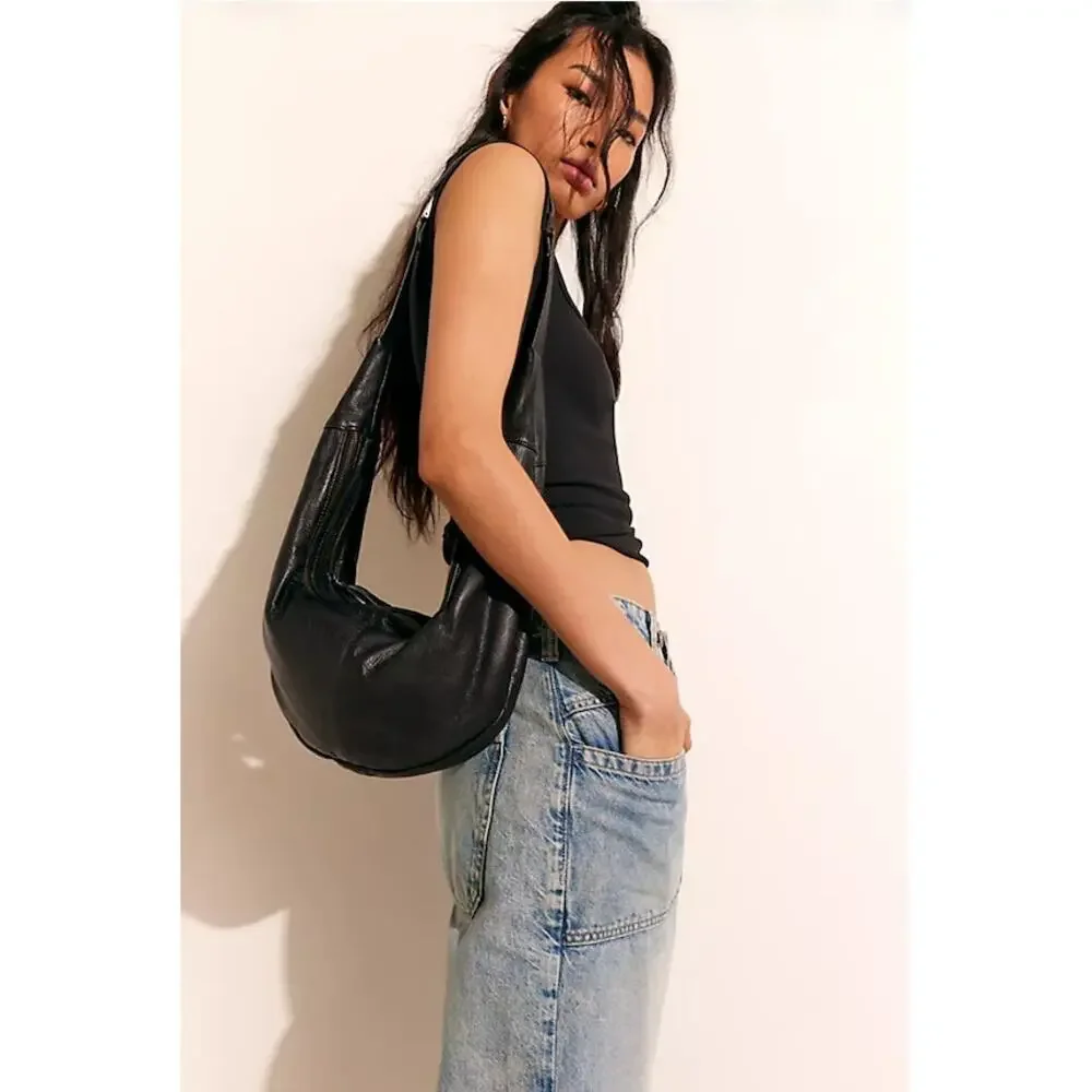 NEW NWT Free People Idle Hands Sling Bag in Black - Picture 3 of 7